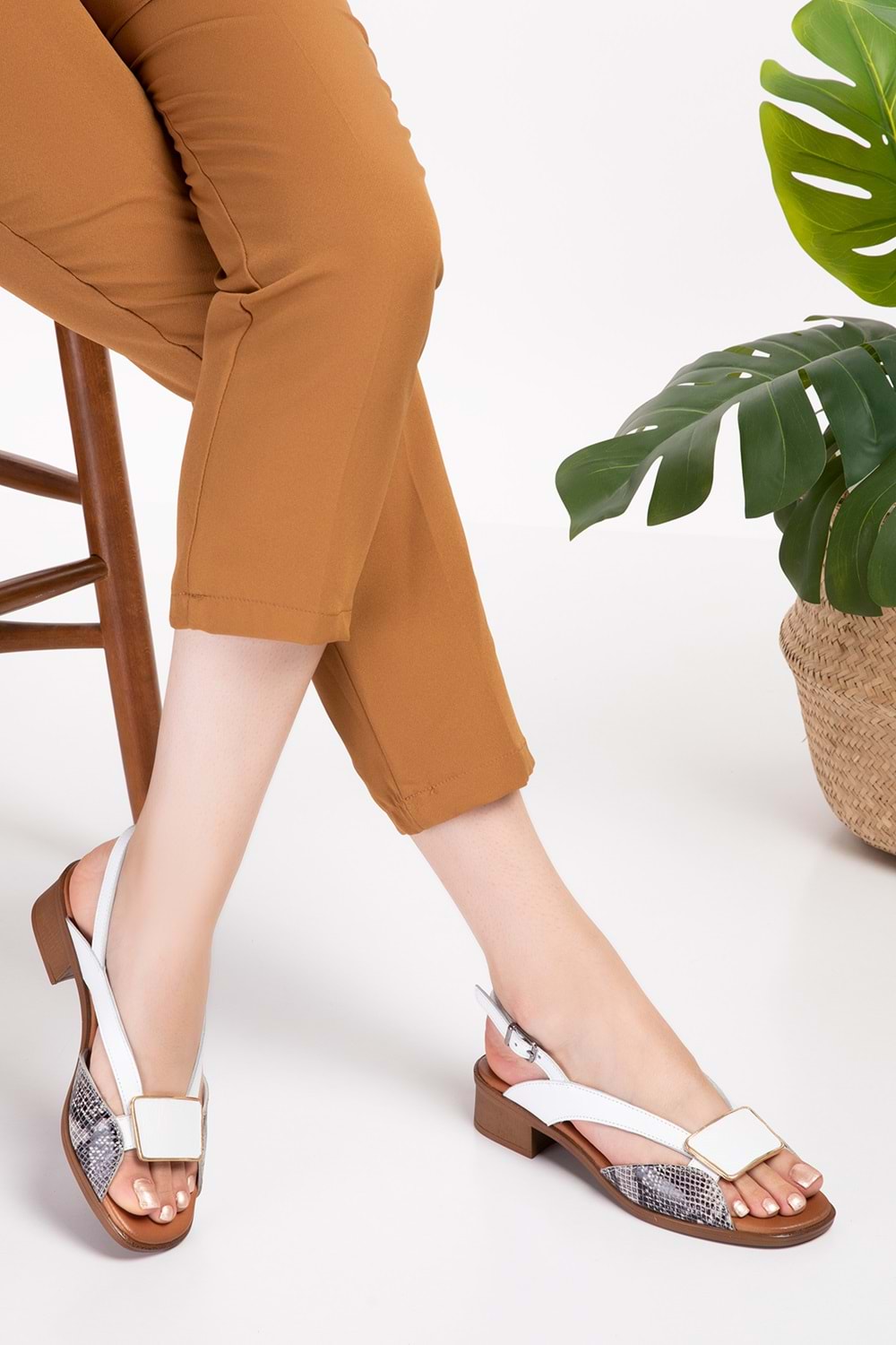 Gondol Hakiki Deri Kısa Topuklu Toka Detay Şık Sandalet iz.6020 - Beyaz Yılan - 36