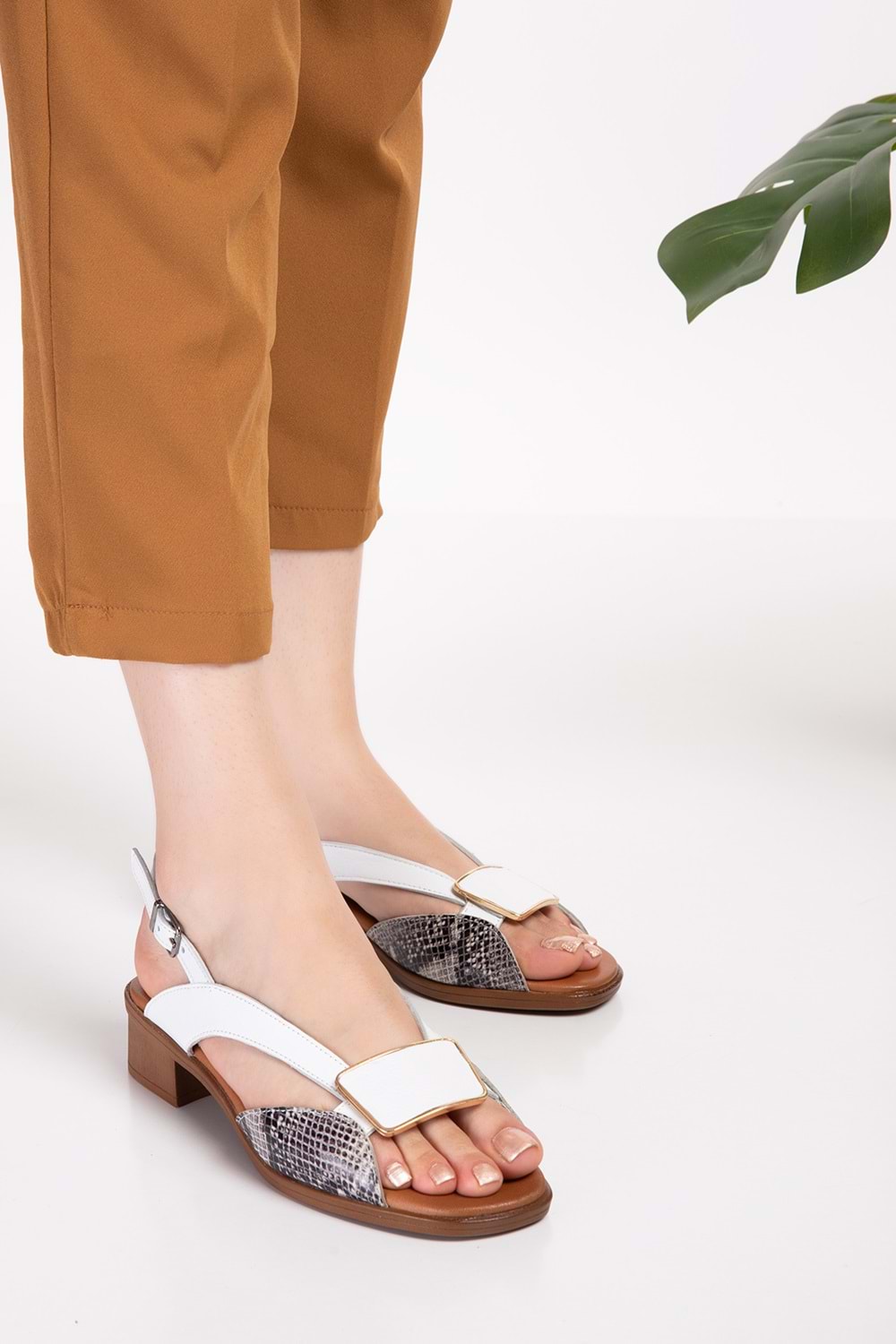 Gondol Hakiki Deri Kısa Topuklu Toka Detay Şık Sandalet iz.6020 - Beyaz Yılan - 36