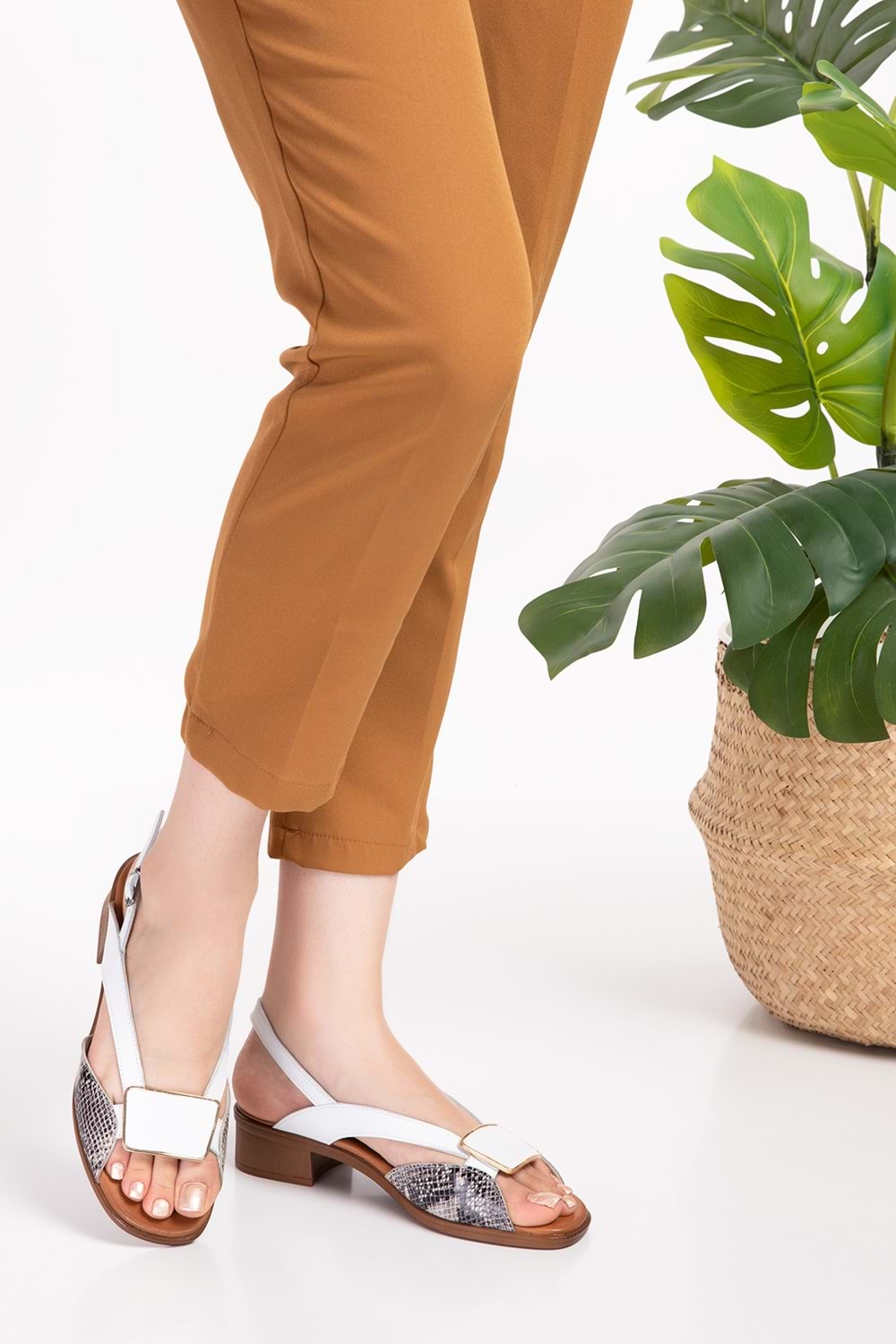 Gondol Hakiki Deri Kısa Topuklu Toka Detay Şık Sandalet iz.6020 - Beyaz Yılan - 36