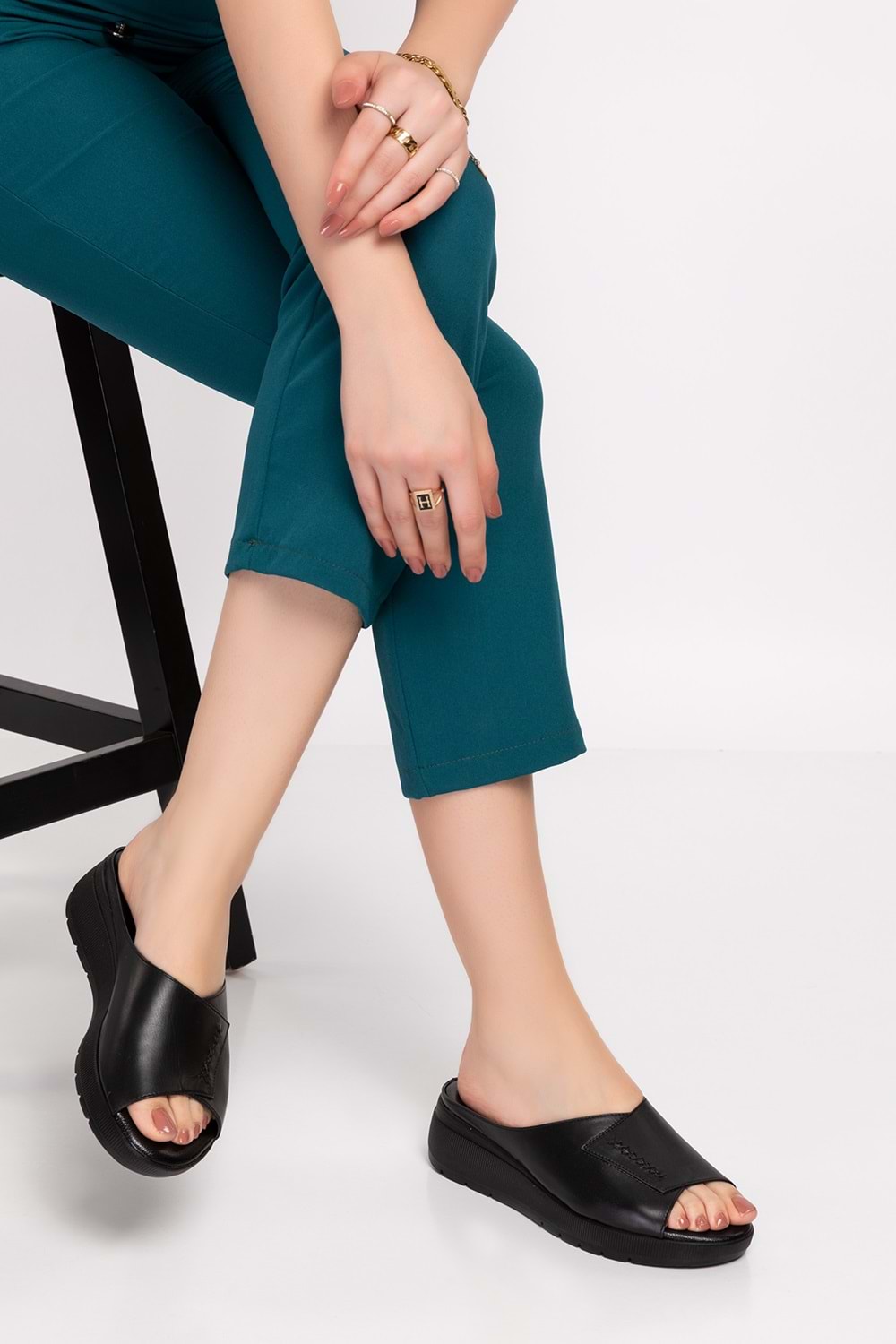 Gondol Hakiki Deri Dolgu Topuk Terlik özl.404 - Siyah - 37