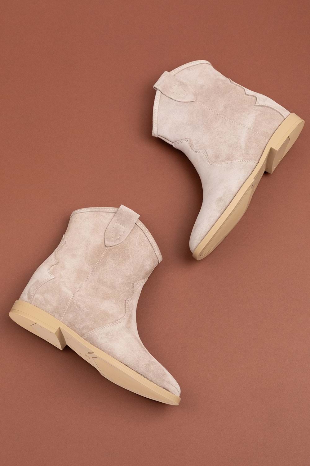 Gondol Kadın Hakiki Deri Gizli Topuklu Western Çekme Bot RG.88240 - Bej Süet - 39