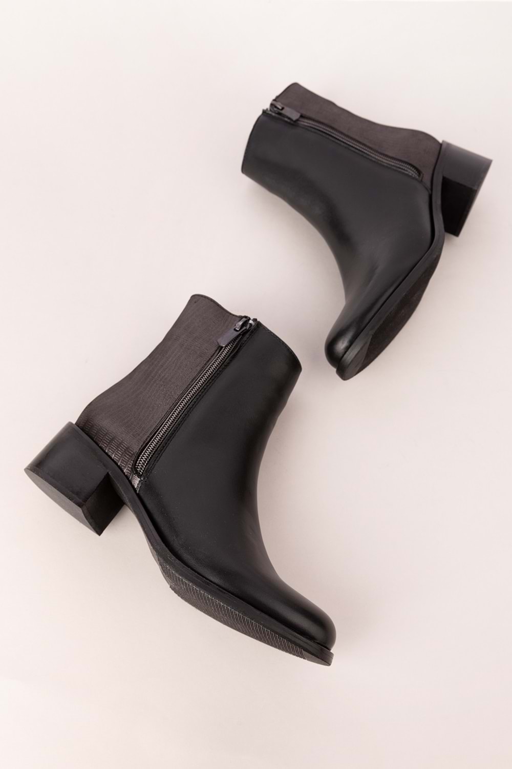 Gondol Kadın Hakiki Deri Kısa Topuklu Şık Bot ell.6880 - Siyah - 34