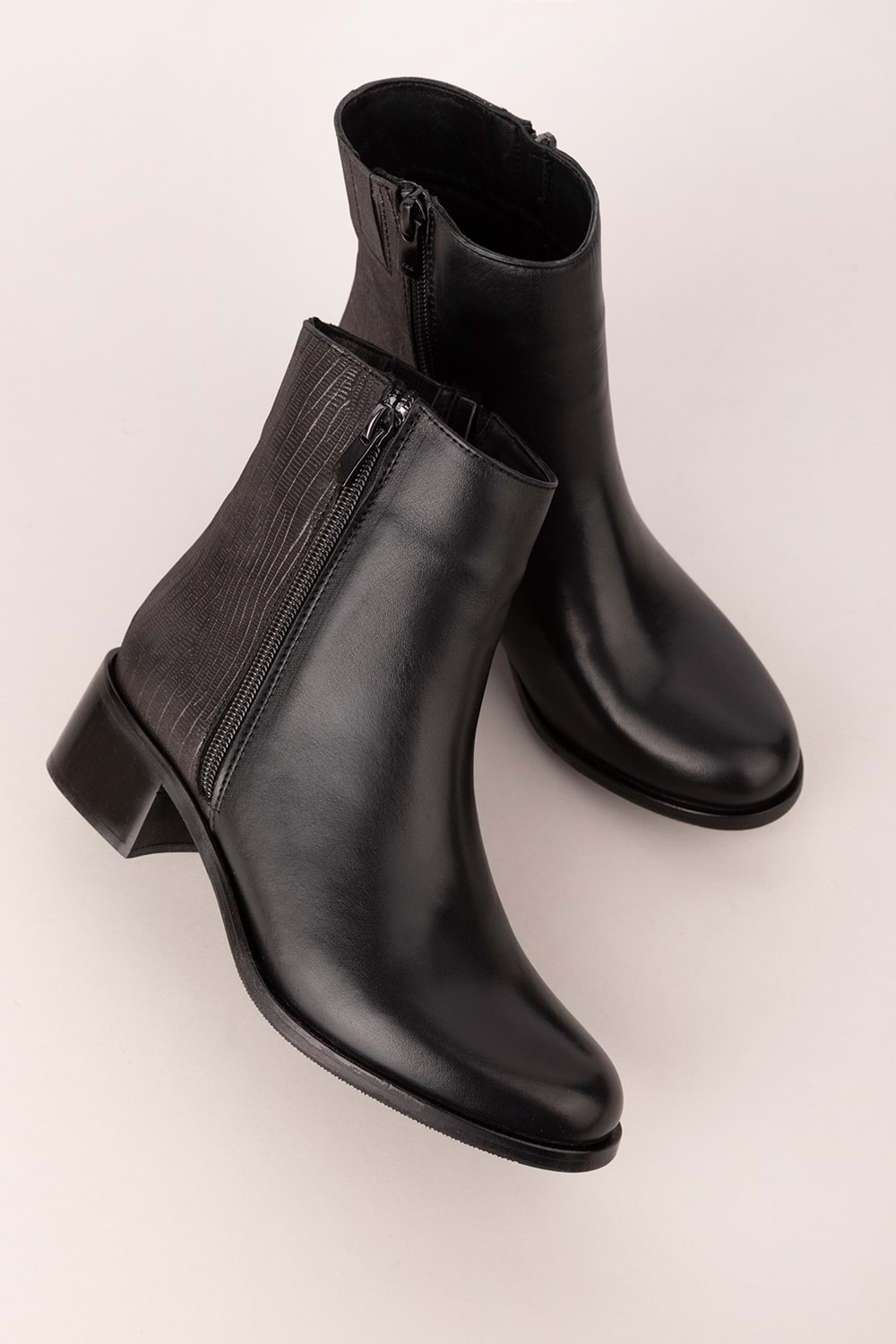 Gondol Kadın Hakiki Deri Kısa Topuklu Şık Bot ell.6880 - Siyah - 34