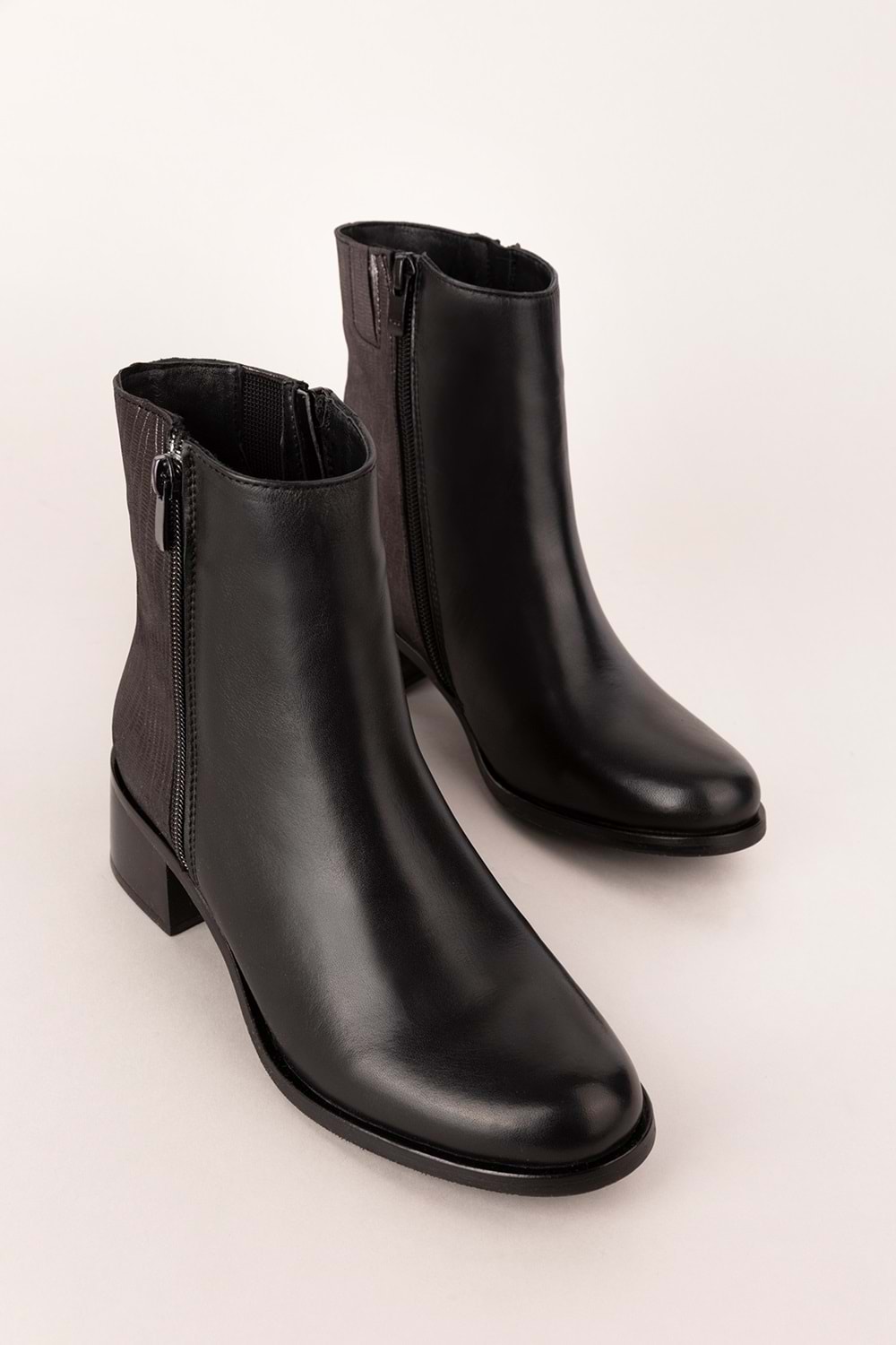 Gondol Kadın Hakiki Deri Kısa Topuklu Şık Bot ell.6880 - Siyah - 34