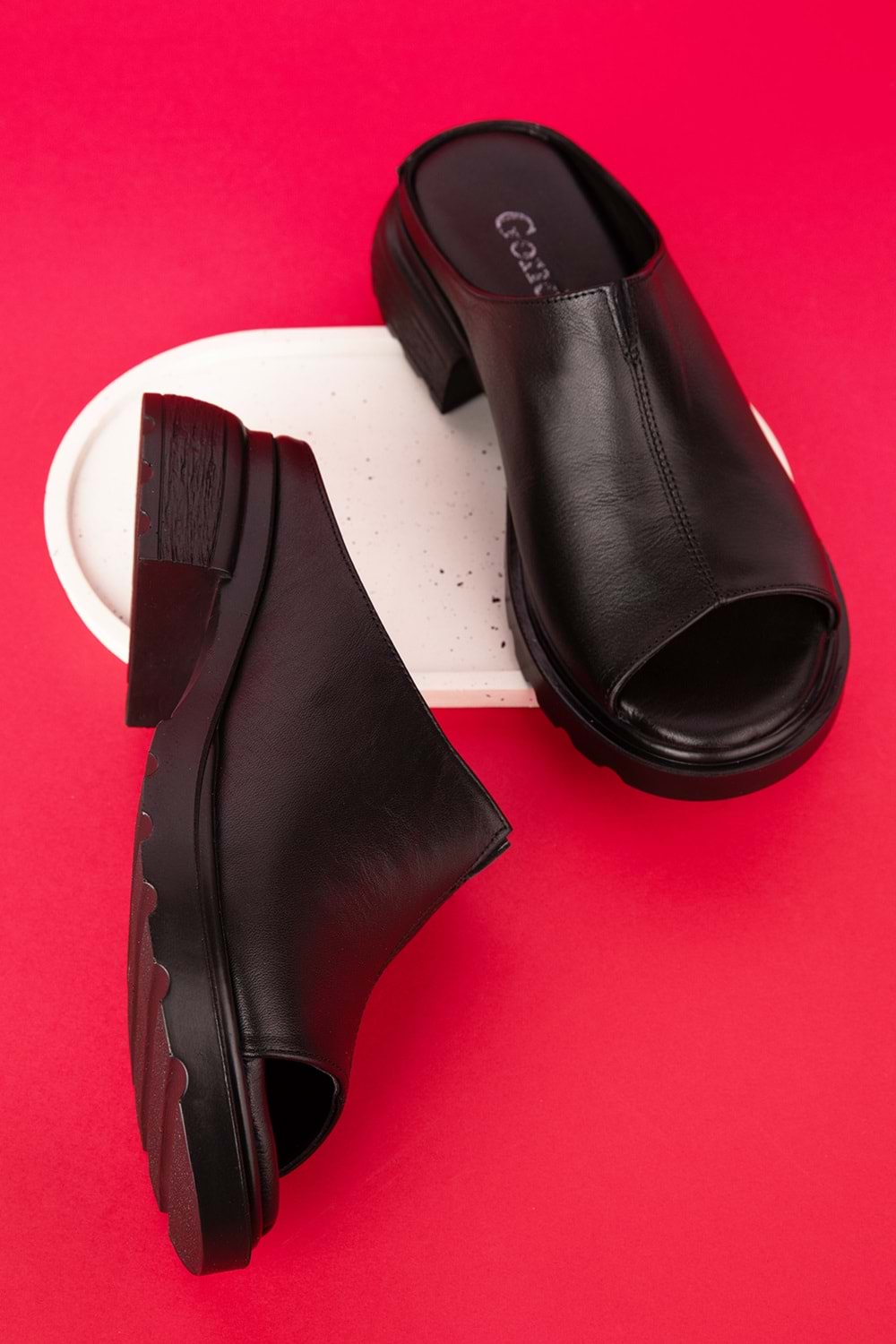 Gondol Kadın Hakiki Deri Şık Orta Topuklu Terlik elnr.1064 - Siyah - 38