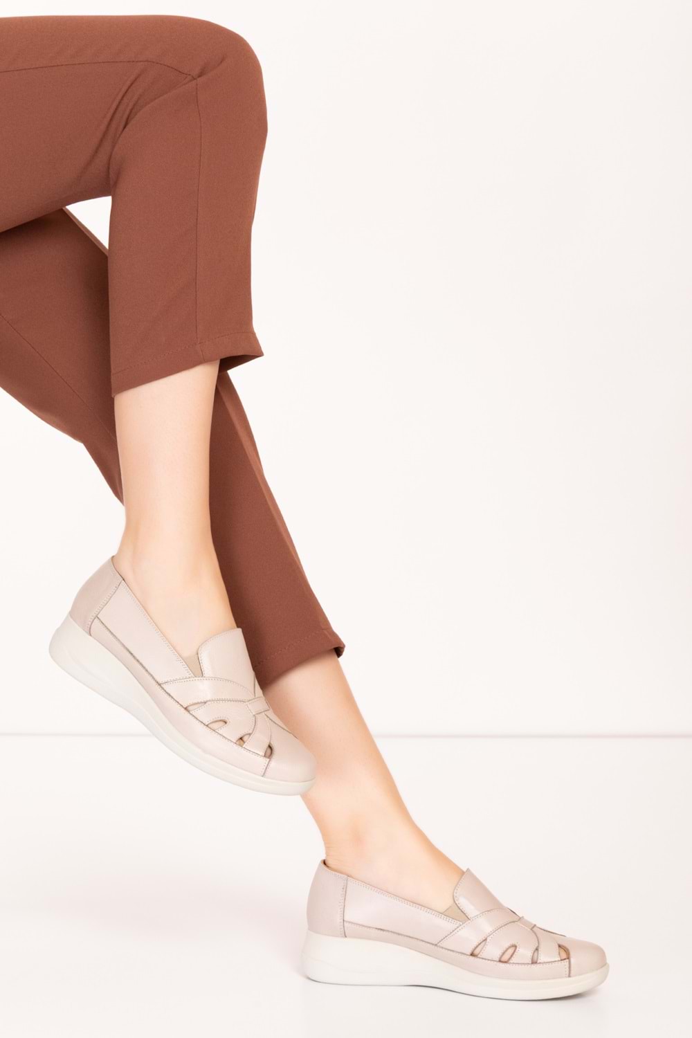 Gondol Hakiki Deri Topuk Dikenine Uygun Rahat Yazlık Ayakkabı elnr.5834 - Gri - 38