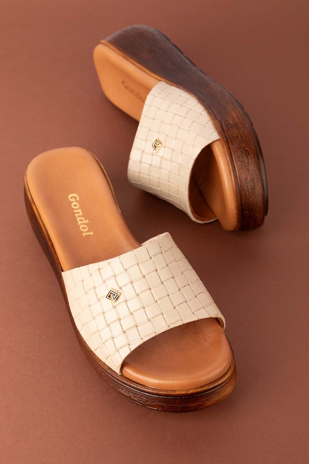 Gondol Kadın Hakiki Deri Günlük Dolgu Topuklu Terlik yprk.2401 - Bej - 38