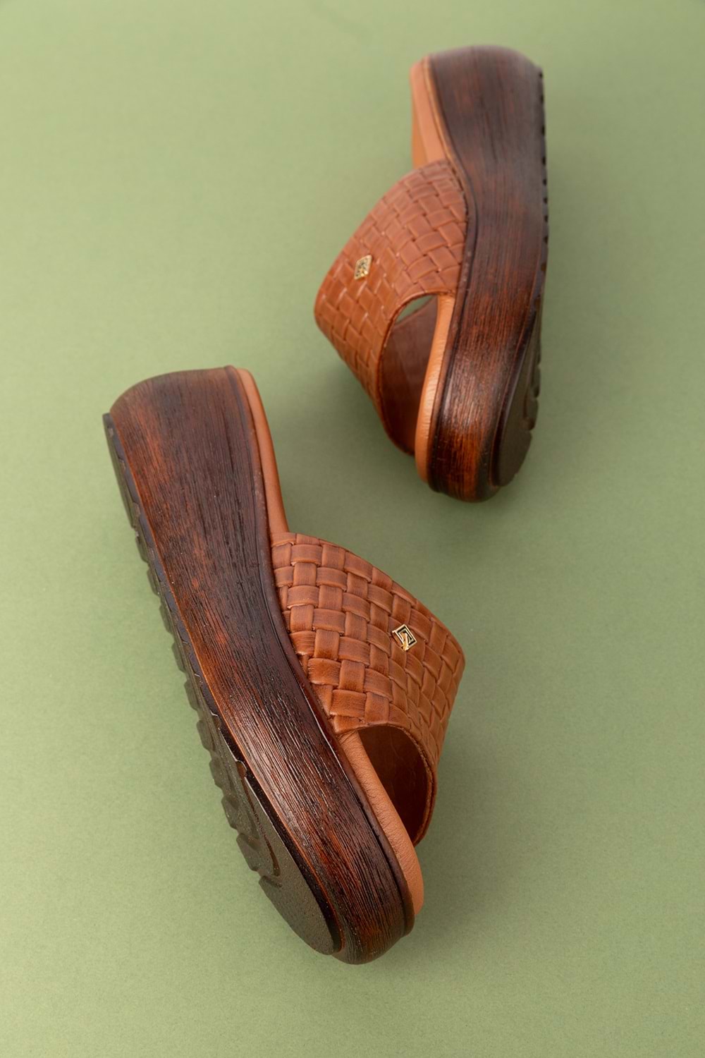 Gondol Kadın Hakiki Deri Günlük Dolgu Topuklu Terlik yprk.2401 - Taba - 39