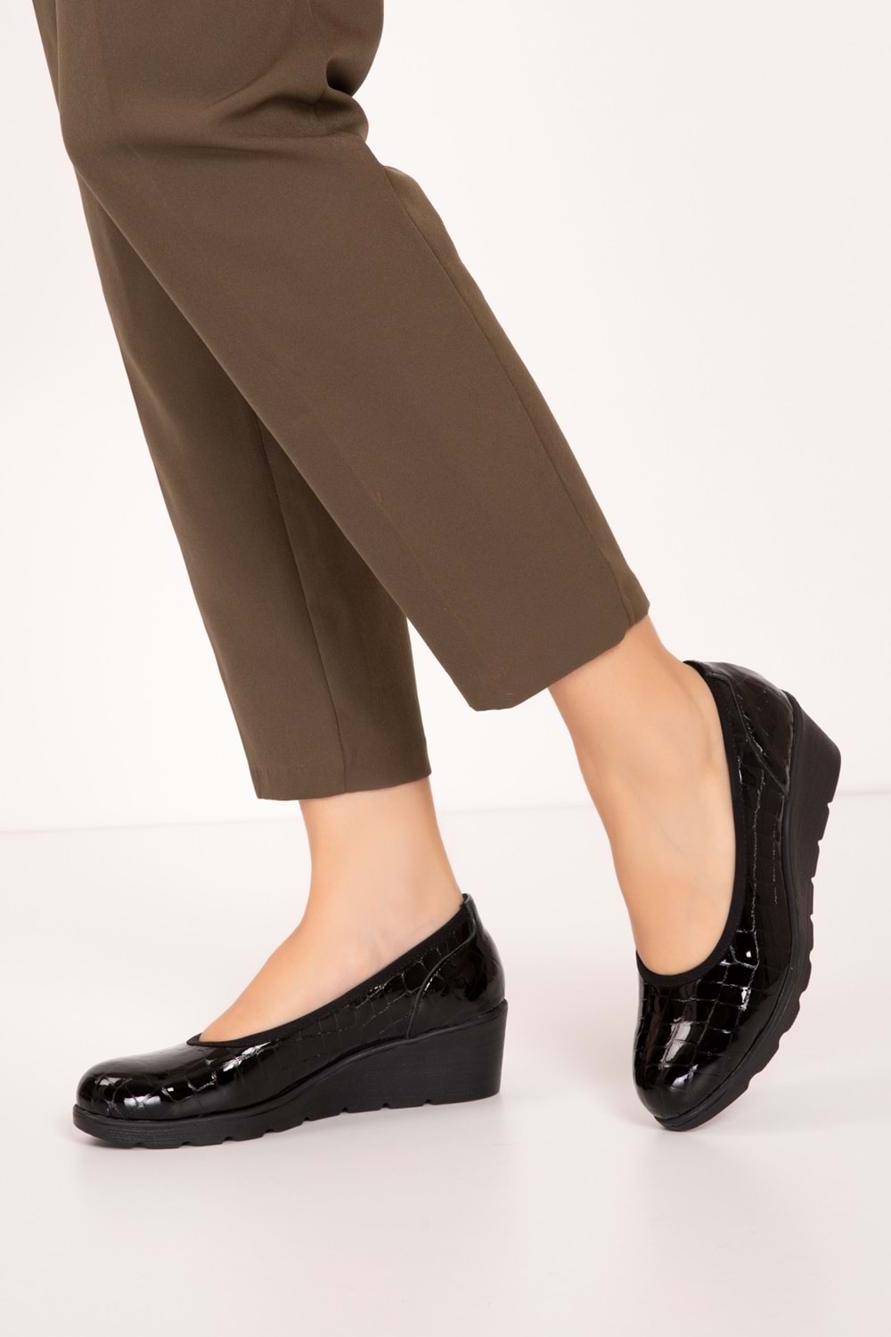 Gondol Hakiki Deri Dolgu Topuk Günlük Anne Ayakkabı ell.6806 - Siyah Croco - 36