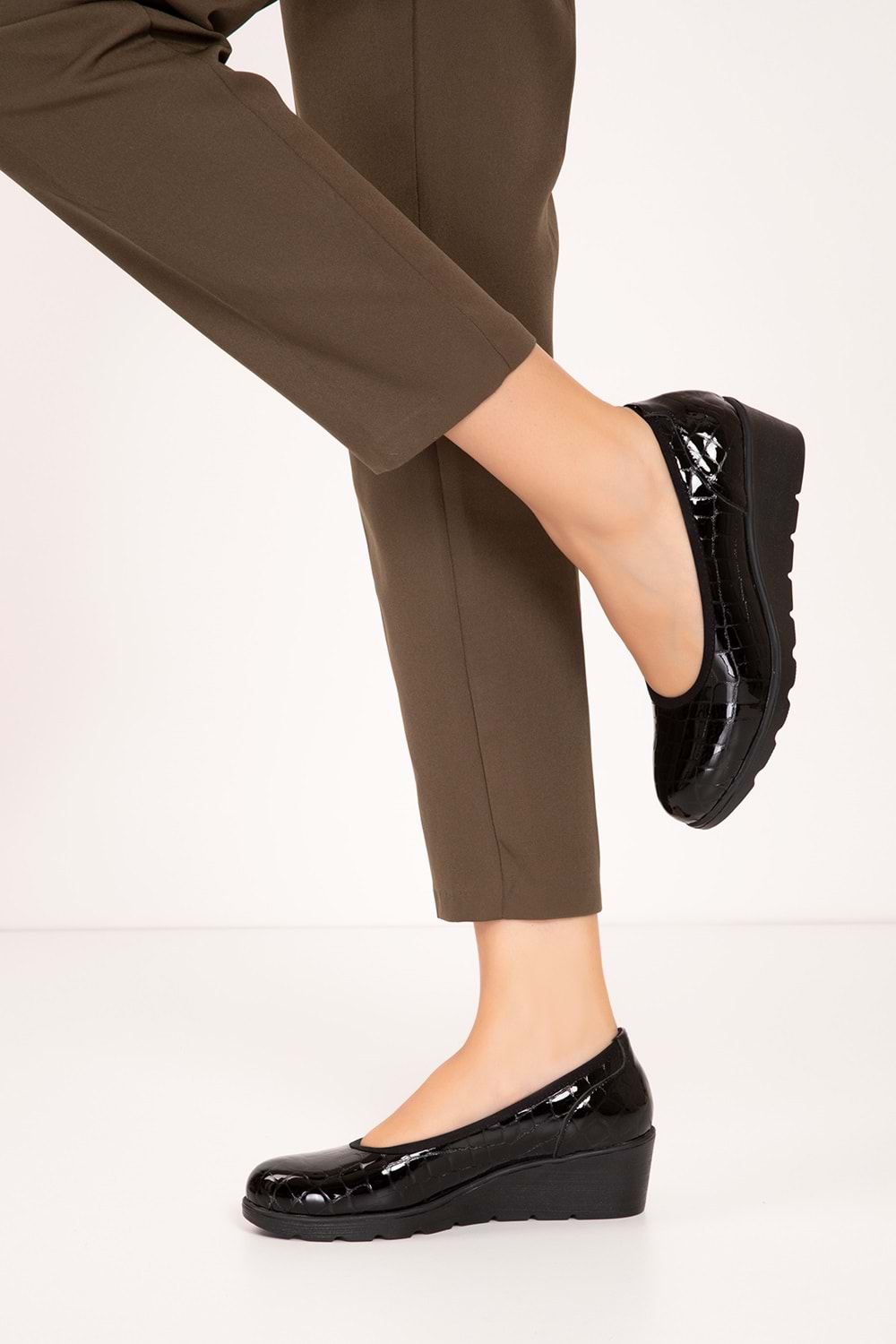 Gondol Hakiki Deri Dolgu Topuk Günlük Anne Ayakkabı ell.6806 - Siyah Croco - 36