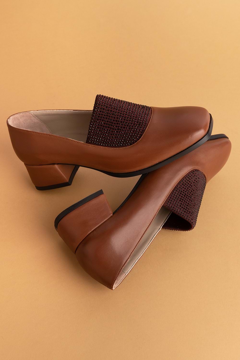 Gondol Hakiki Deri Kısa Topuklu Taş Detaylı Topuklu Ayakkabı vdt.142 - Kahverengi - 37