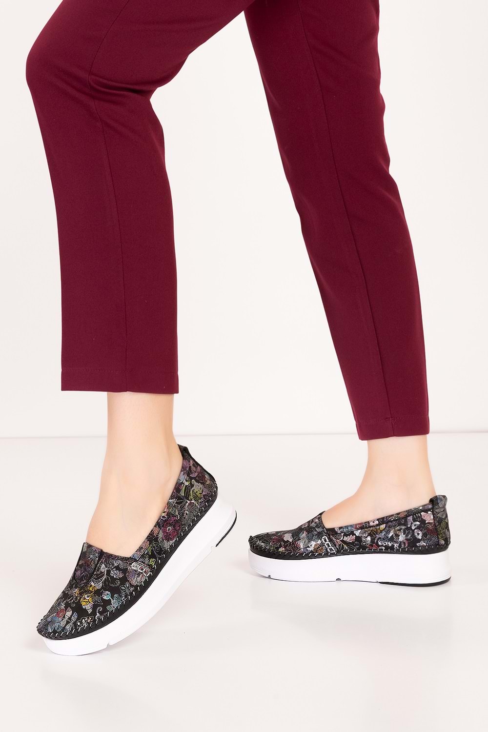 Gondol Hakiki Deri Rahat Yazlık Çiçek Desenli Ayakkabı kla.24 - Siyah - 39