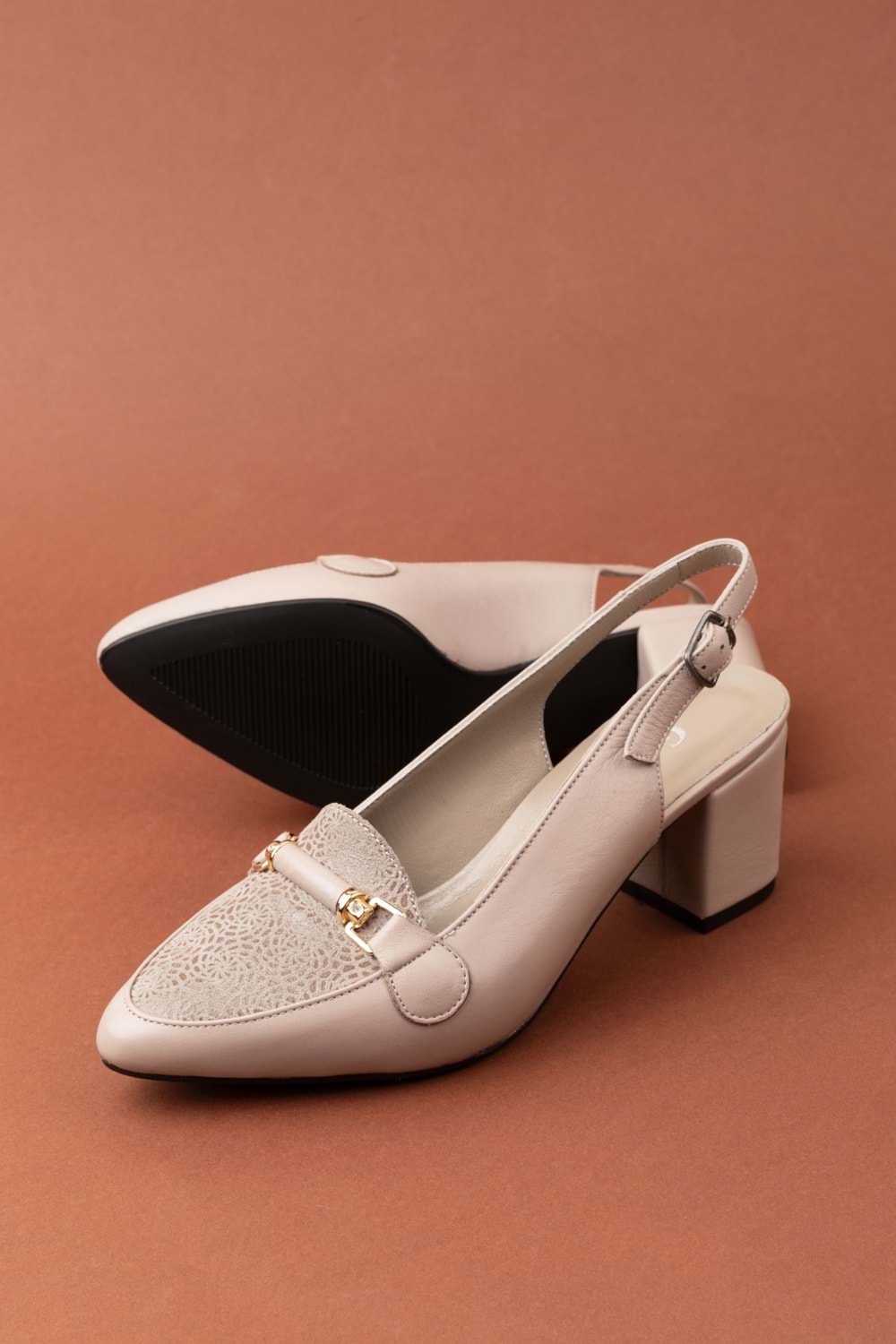 Gondol Kadın Hakiki Deri Şık Toka Detaylı Sivri Burunlu Topuklu Ayakkabı vdt.233 - Gri - 35