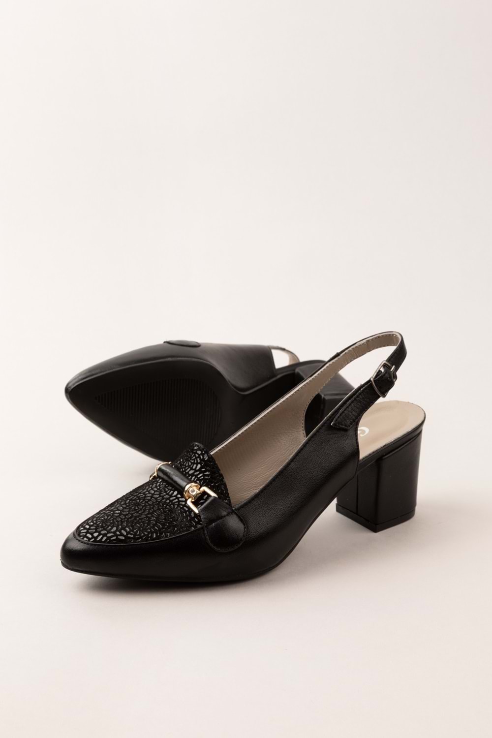 Gondol Kadın Hakiki Deri Şık Toka Detaylı Sivri Burunlu Topuklu Ayakkabı vdt.233 - Siyah - 42