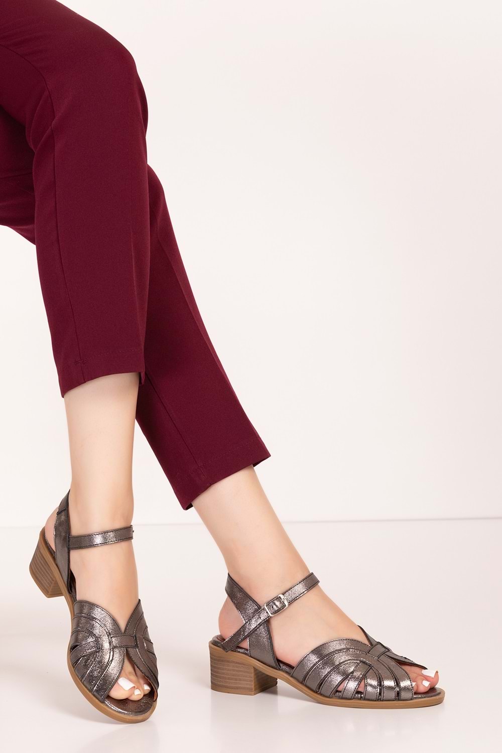 Gondol Kadın Hakiki Deri Orta Topuklu Günlük Şık Sandalet anl.3363 - Antrasit - 39