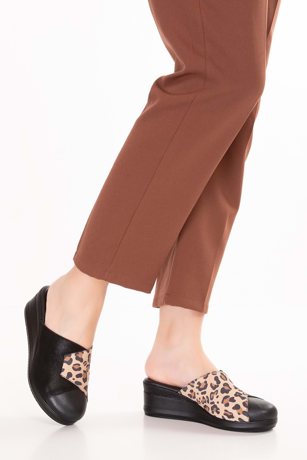 Gondol Kadın Hakiki Deri Dolgu Topuk Leopar Detaylı Sabo Terlik özl.81 - Bej Leopar - 40