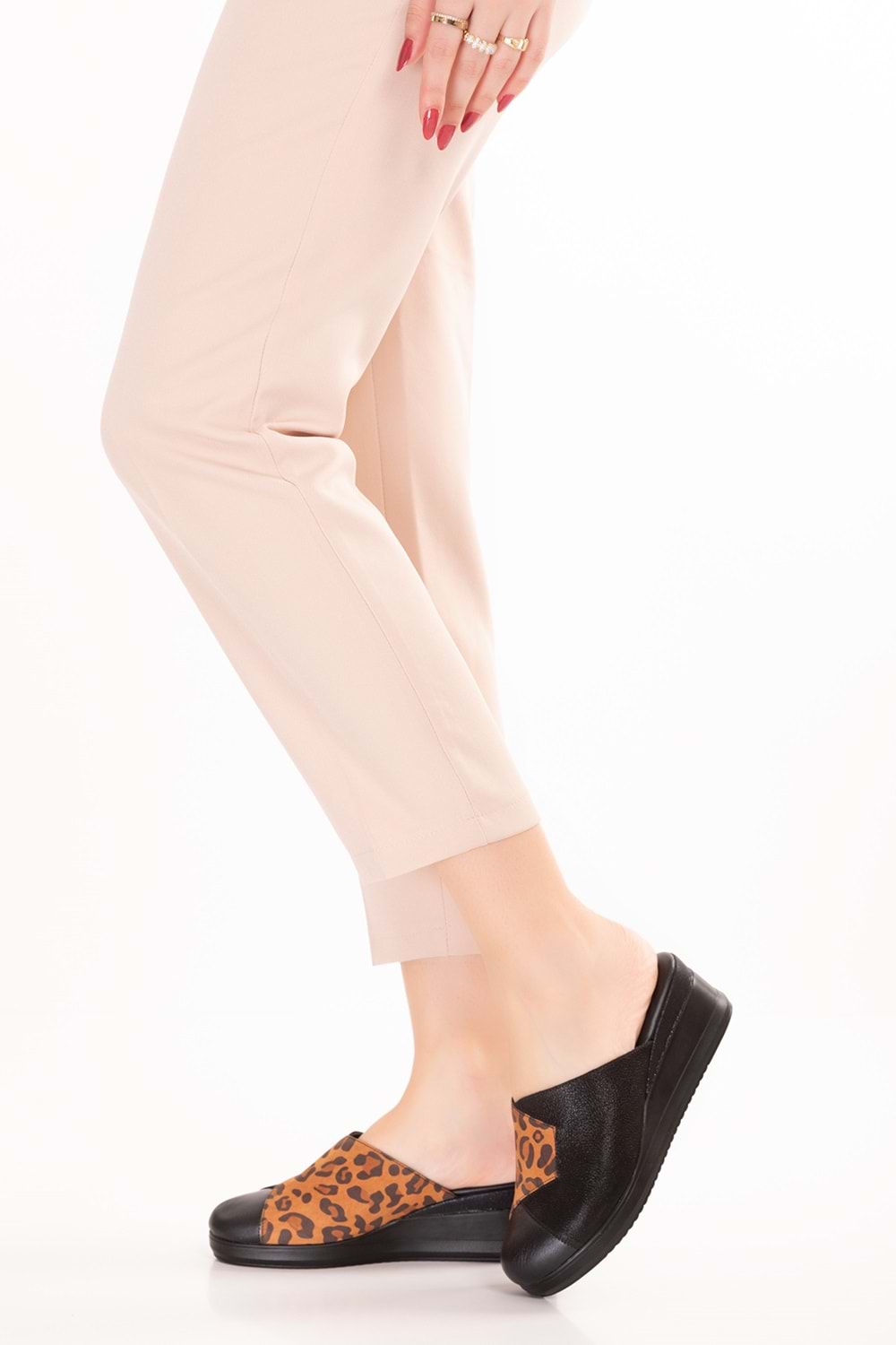 Gondol Kadın Hakiki Deri Dolgu Topuk Leopar Detaylı Sabo Terlik özl.81 - Taba Leopar - 41