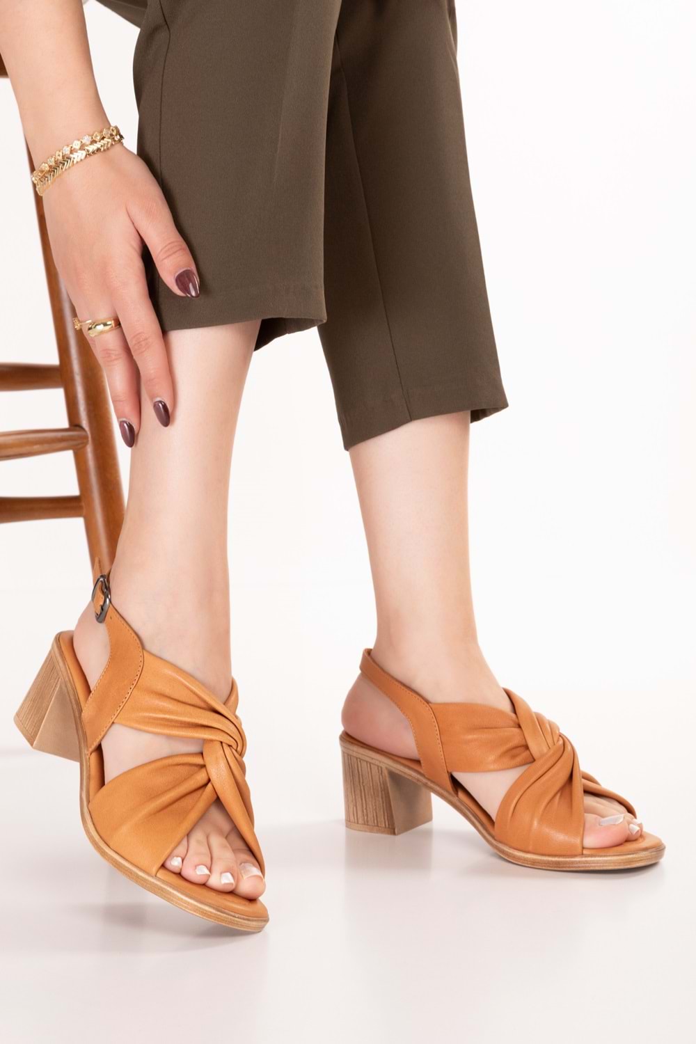 Gondol Hakiki Deri Topuklu Klasik Günlük Sandalet ez.2213ms - Taba - 36