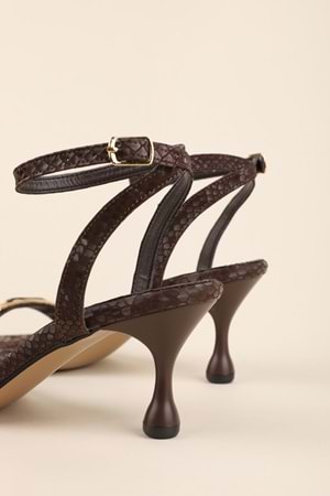 Gondol Kadın İnce Topuklu Zarif Tokalı Stiletto Ayakkabı mad.607 - Kahverengi - 36