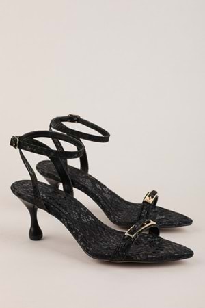Gondol Kadın İnce Topuklu Zarif Tokalı Stiletto Ayakkabı mad.607 - Siyah - 36