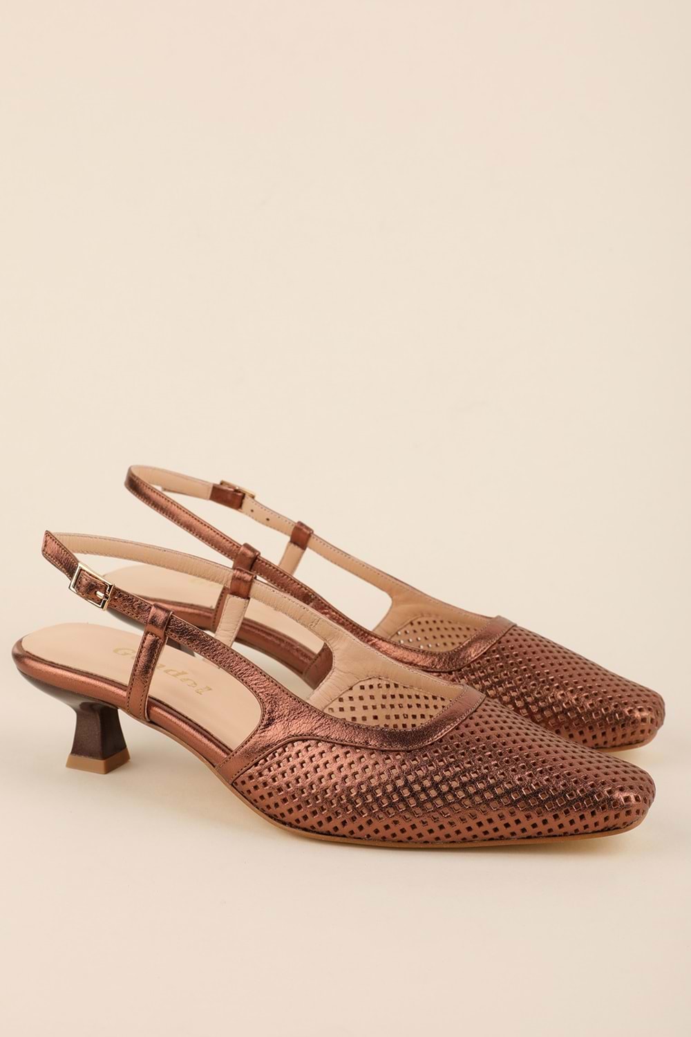 Gondol Kadın Hakiki Deri İnce Stiletto Topuklu Ayakkabı brgl.6136 - Bakır - 37