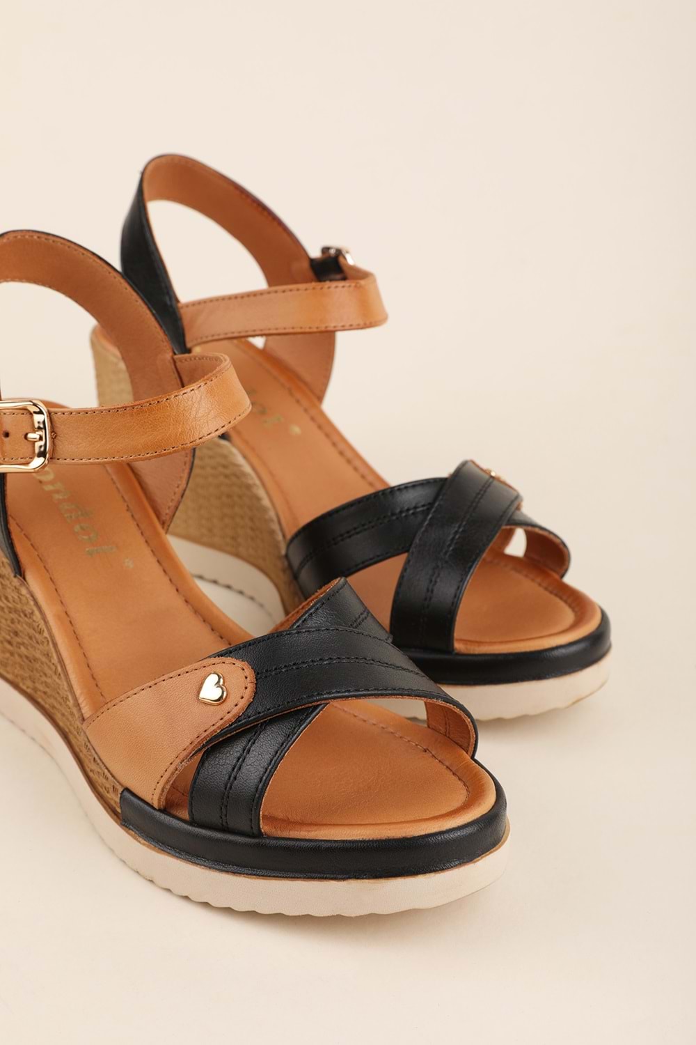 Gondol Hakiki Deri Dolgu Topuklu Günlük Sandalet pkr.505 - Siyah - 37