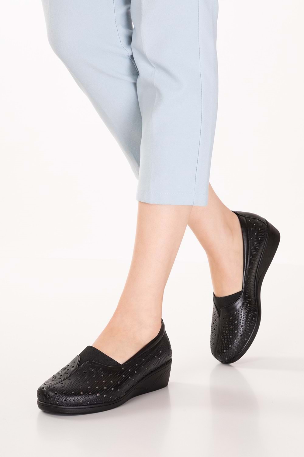 Gondol Kadın Hakiki Deri Rahat Yazlık Delikli Günlük Ayakkabı vdt.2610 - Siyah - 37