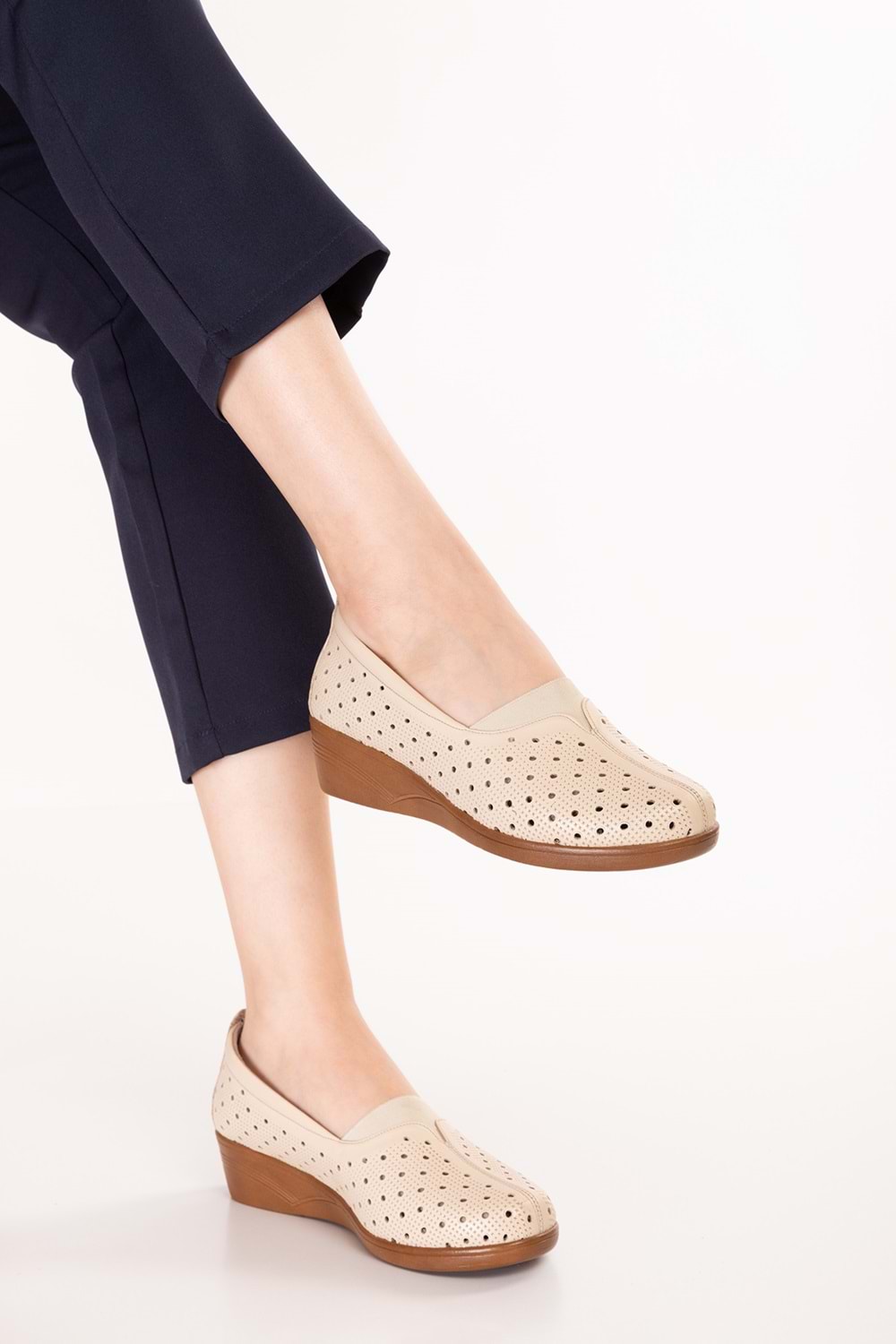 Gondol Kadın Hakiki Deri Rahat Yazlık Delikli Günlük Ayakkabı vdt.2610 - Krem - 40