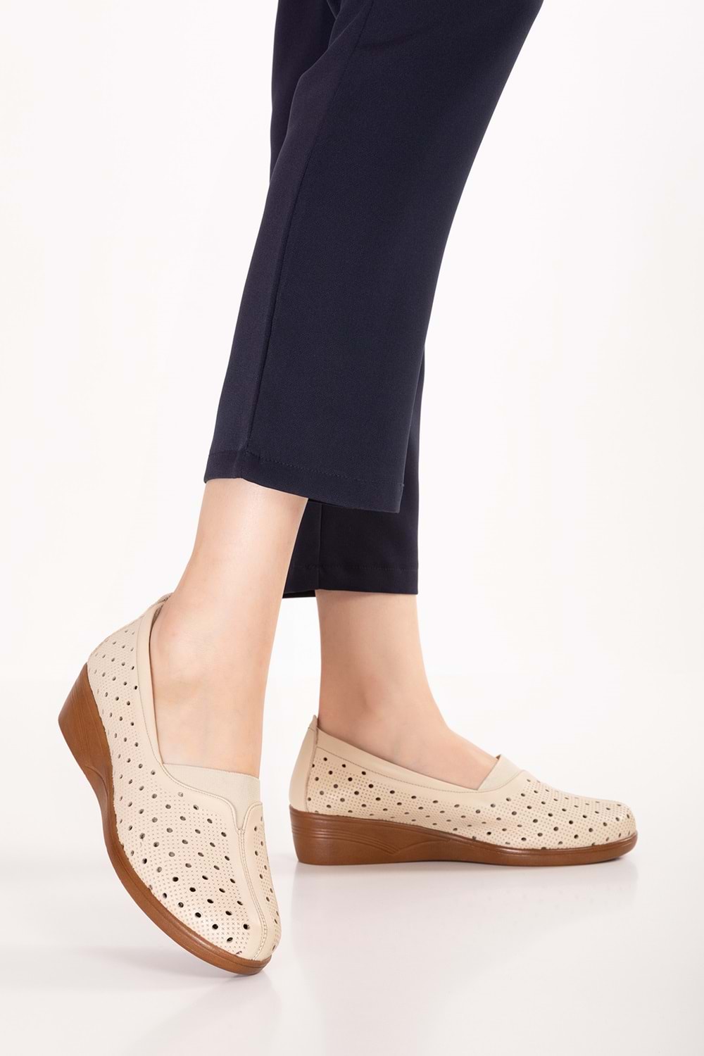 Gondol Kadın Hakiki Deri Rahat Yazlık Delikli Günlük Ayakkabı vdt.2610 - Krem - 40