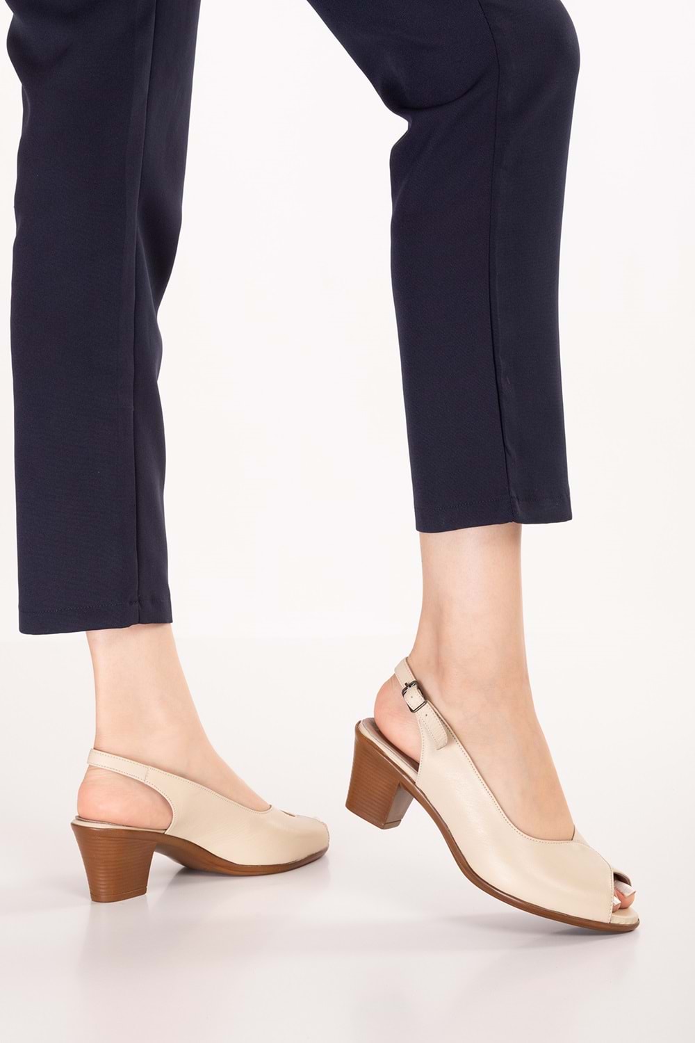 Gondol Kadın Hakiki Deri Rahat Yazlık Delikli Topuklu Ayakkabı vdt.227 - Krem - 38