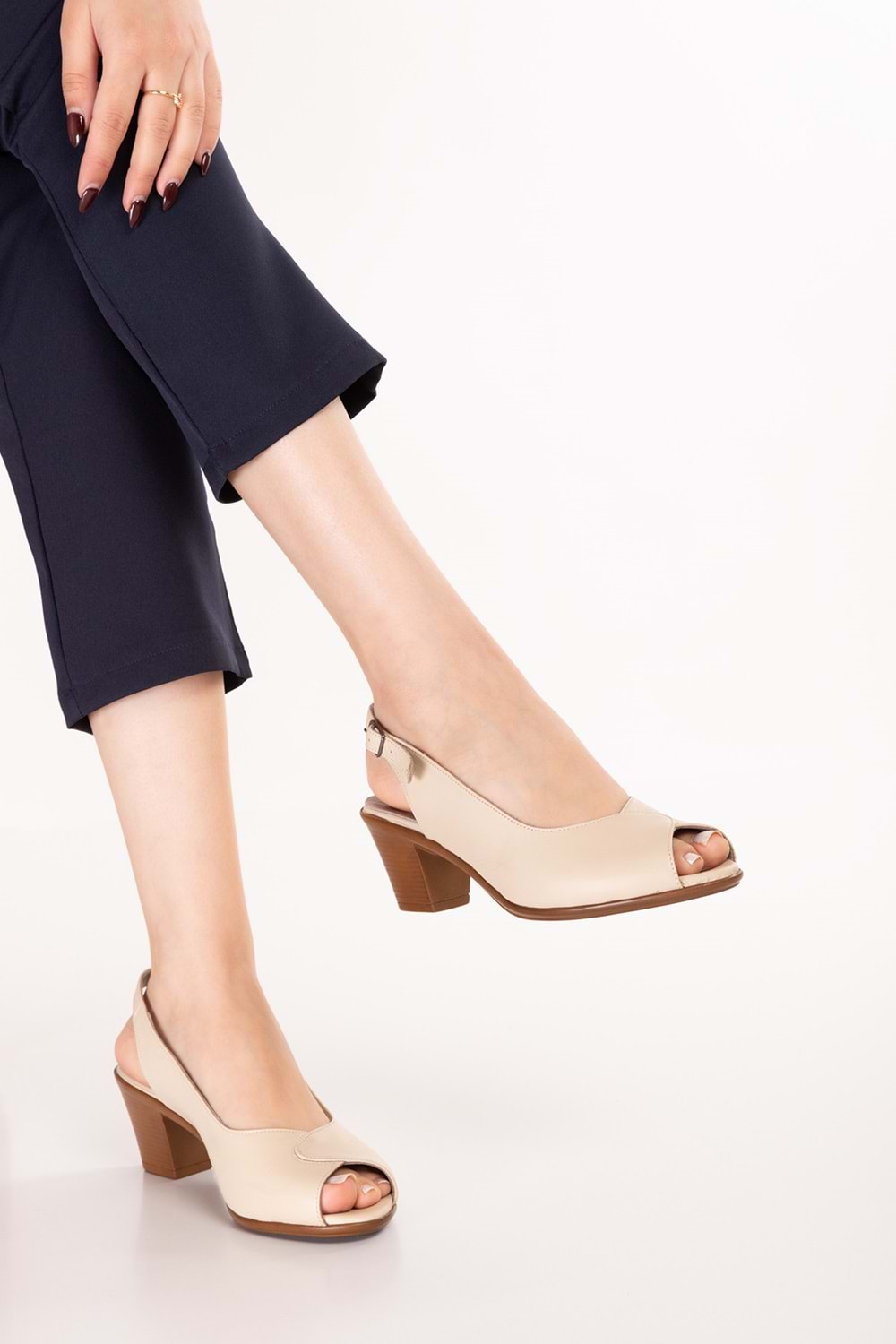 Gondol Kadın Hakiki Deri Rahat Yazlık Delikli Topuklu Ayakkabı vdt.227 - Krem - 38