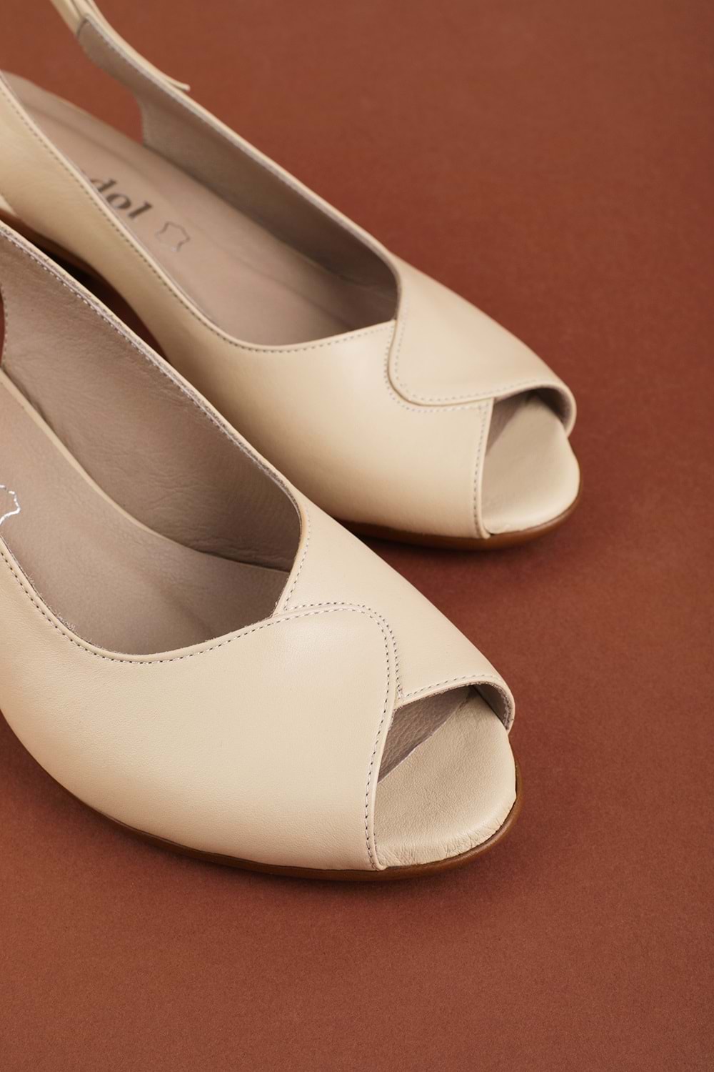 Gondol Kadın Hakiki Deri Rahat Yazlık Delikli Topuklu Ayakkabı vdt.227 - Krem - 38