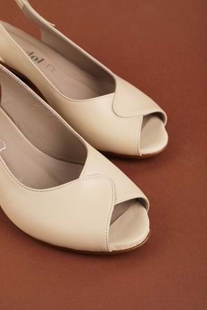 Gondol Kadın Hakiki Deri Rahat Yazlık Delikli Topuklu Ayakkabı vdt.227 - Krem - 38